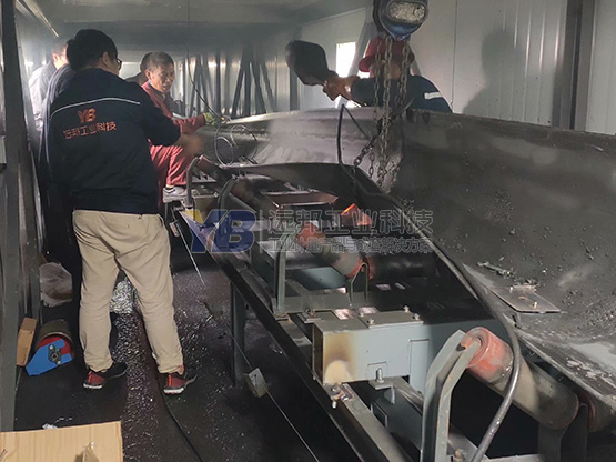 ayx网页登陆:25款福特黑武士七座改装商务车现车298万起